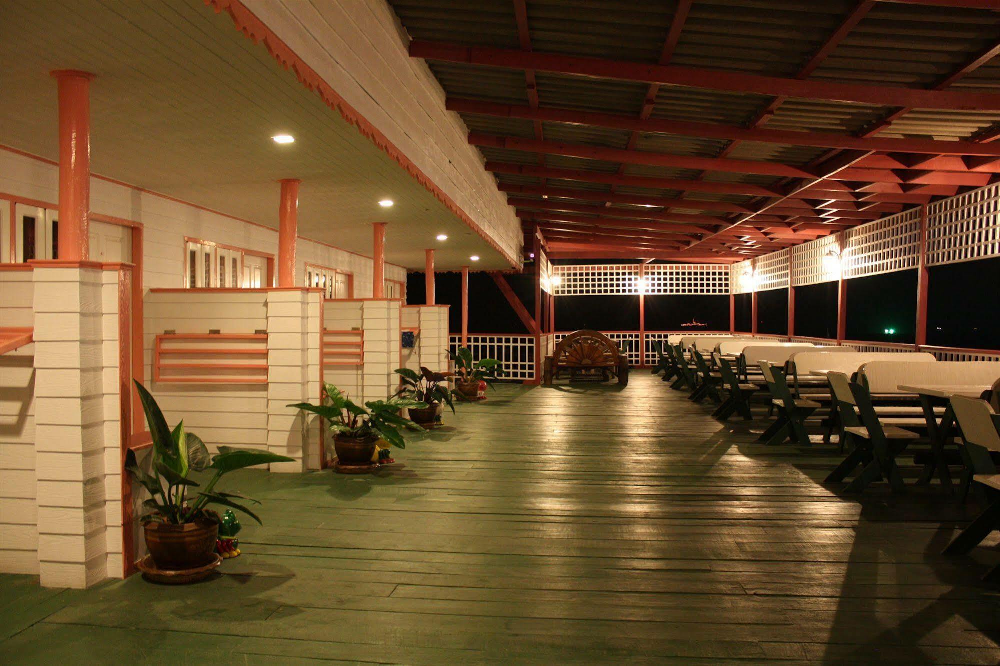 Mod Guesthouse HHQ Exterior photo
