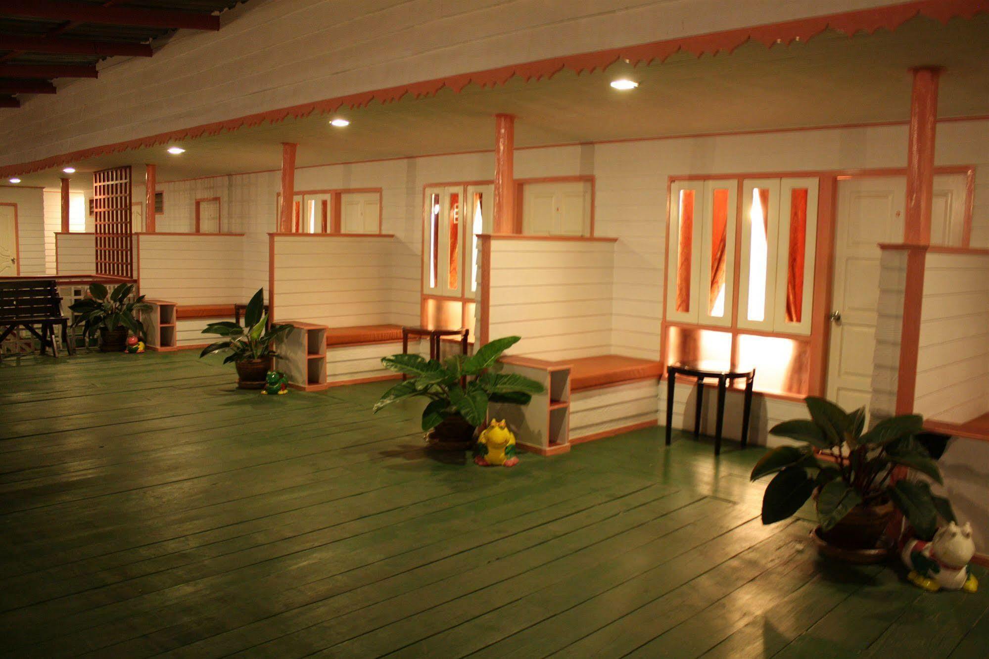 Mod Guesthouse HHQ Exterior photo